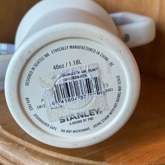 Stanley 40oz Stainless Steel Adventure Quencher Cream - Picture 2 of 8